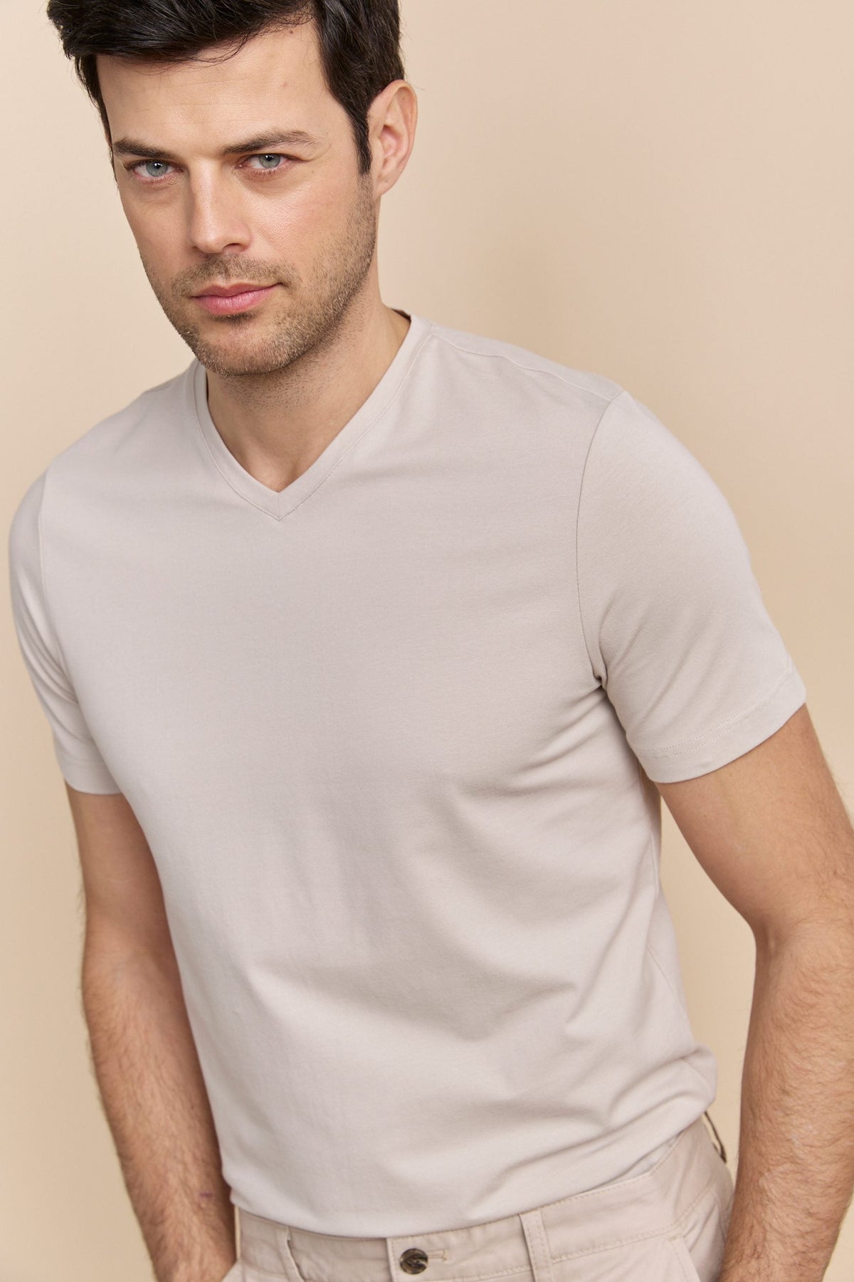 Basic V neck T-shirt